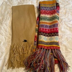 2 gap scarves